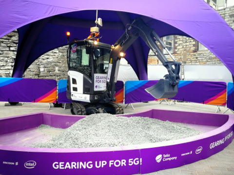 Telia demos 5G kaudu kaugtööna ekskavaatori juhtimist. Fotod: Kaido Einama