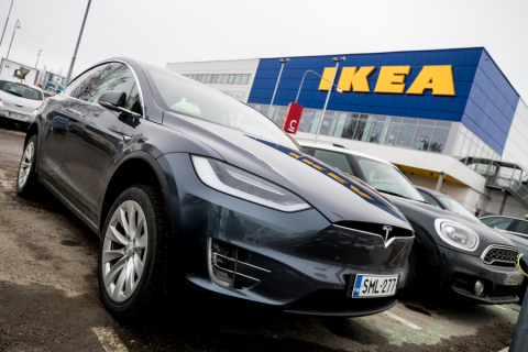 Tesla Model X IKEA ees