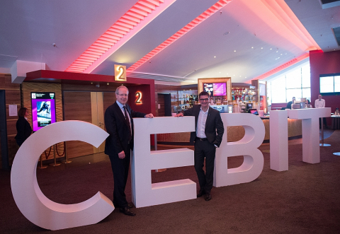 Deutsche Messe juhatuse liige Oliver Frese ja Hannoveri linnapea Stefan Schostok pärast pressikonverentsi, kui teatati täiesti uuenenud CEBIT´ist. Foto: (C) Deutsche Messe